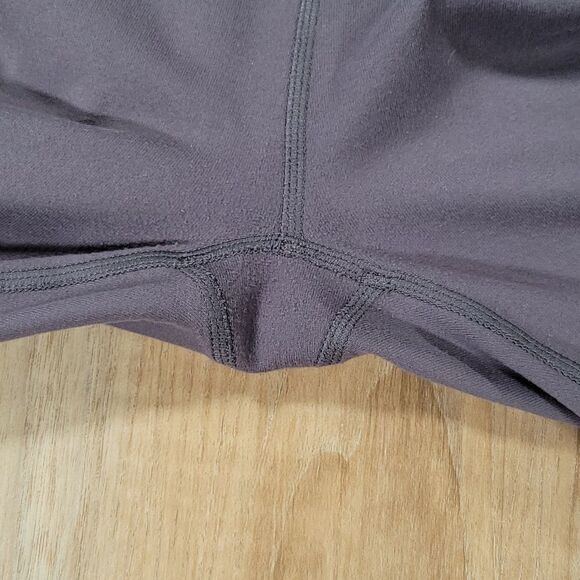 🔺️Fabletics Gray "Salar" Capri Athletic Pants Medium - Picture 8 of 9